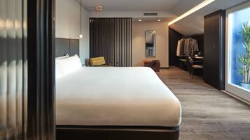 Lakosztály, erkély, kilátással a városra | 1 hálószoba, széf a szobában, íróasztal és sötétítőfüggöny