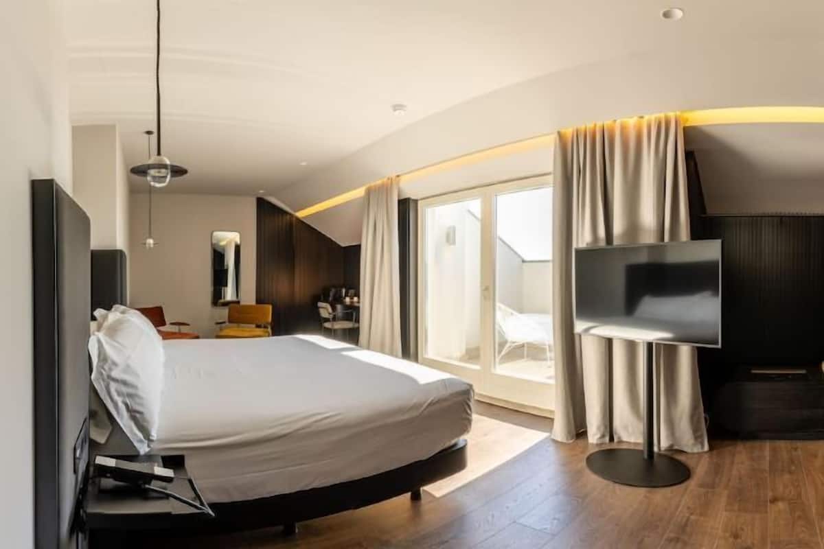 1 bedroom, in-room safe, desk, blackout drapes