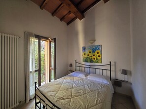 2 bedrooms, desk, iron/ironing board, travel cot