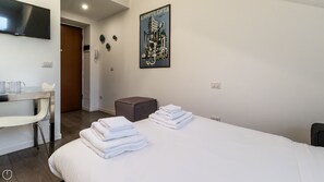 Appartement (1 Bedroom) | 1 slaapkamer, een strijkplank/strijkijzer, beddengoed