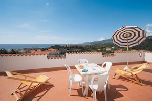 Terrace/patio - Residenza dei Fiori - by Mamberto S.r.l. (Pietra Ligure)