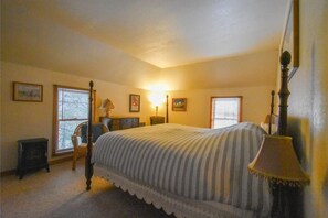 Cicely Suite-King-Suite-Private Bathroom-Mountain View