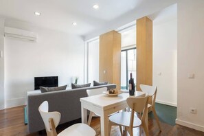 Dining - HostWise - Elegant Fresh Apartment W Balcony (Porto)