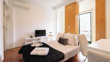 1 habitación, tabla de planchar con plancha, cuna de viaje y wifi