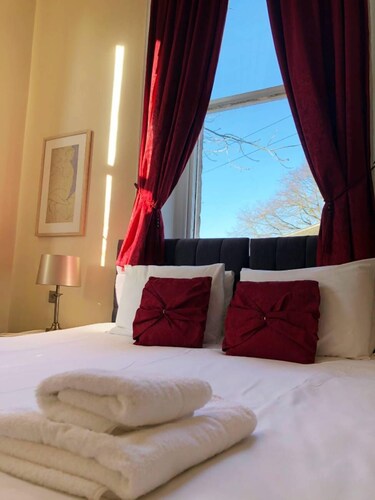 Mansfield Manor Hotel