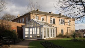 Exterior - Mansfield Manor Hotel (Mansfield)