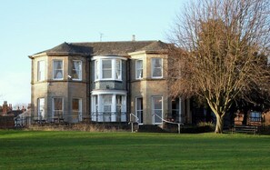 Front of property - Mansfield Manor Hotel (Mansfield)