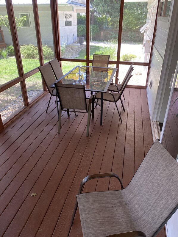 Outdoor dining