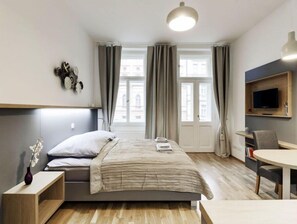 1 bedroom, internet, bed sheets