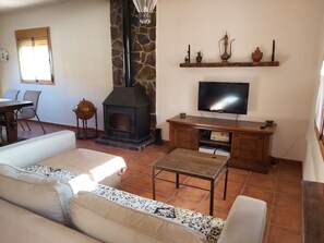 TV, fireplace - COZY RURAL HOUSE TO DISCONNECT IN FULL NATURE (ALMOGIA)