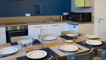 Micro-ondes, four, plaque de cuisson, lave-vaisselle