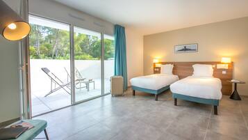 1 kamar tidur, brankas, dan didekorasi berbeda-beda