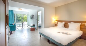 Estudi júnior | Caixa forta a l'habitació, decoració individual i mobiliari individual 