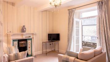 Apartment, 1 Bedroom (Bakewell Tart or Pudding) | Living room