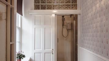 Apartemen (Bakewell's Hidden Treasure) | Kamar mandi | Handuk