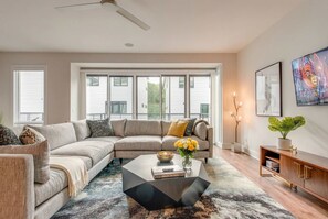 Unclassified image, 5 of 38, button