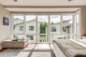 4 多间卧室、办公桌、熨斗/熨衣板、WiFi