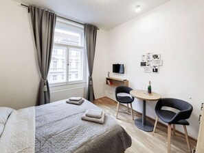 1 habitación, wifi y ropa de cama