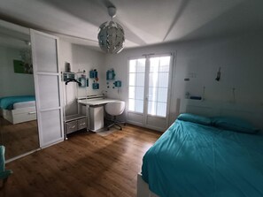 4 habitaciones, escritorio, tabla de planchar con plancha y wifi gratis 