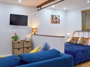 1 bedroom, free WiFi, bed sheets - A cosy studio that is perfect for a romantic break away. (Long Hanborough, near Witney)