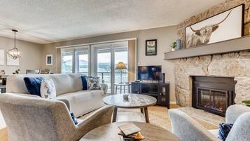 Smart-TV, Videospiele, Bücher, Stereoanlage