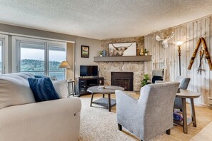 Televisor intel·ligent, videojocs, llibres i estèreo 