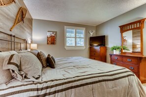 2 bedrooms, in-room safe, iron/ironing board, free WiFi