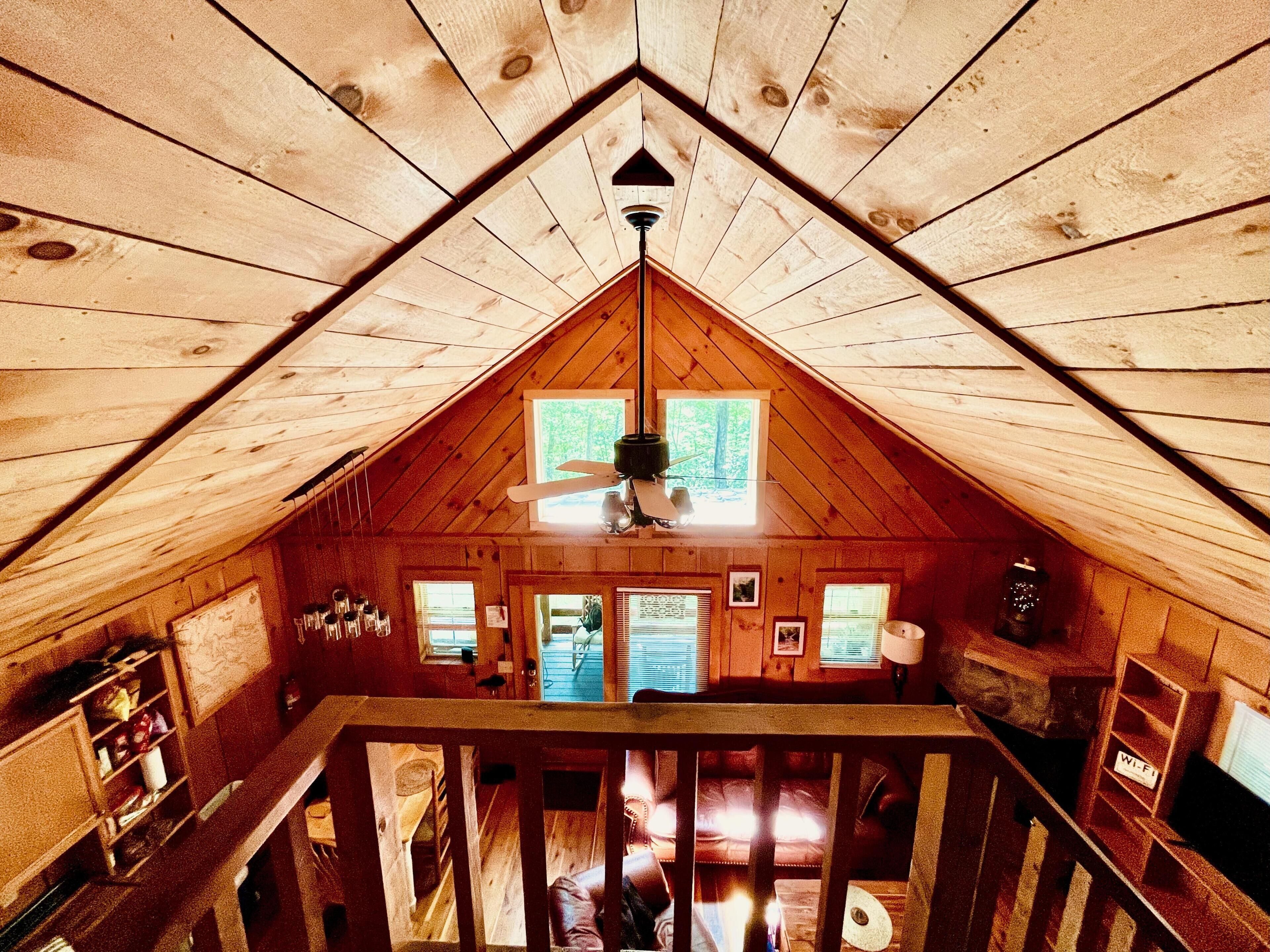 TV connectée, cheminée, lecteur de DVD