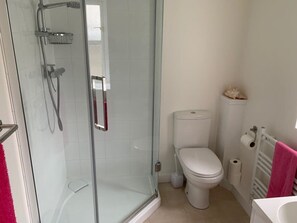Shower, hair dryer, towels, shampoo