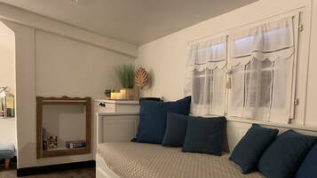 1 slaapkamer, een strijkplank/strijkijzer, wifi, beddengoed