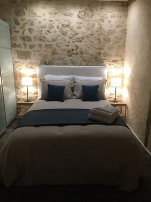 1 habitación, tabla de planchar con plancha, wifi y ropa de cama
