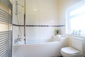 House, 3 Bedrooms | Bathroom | Combined shower/tub, free toiletries, hair dryer, towels - Beechwood House (Newport)