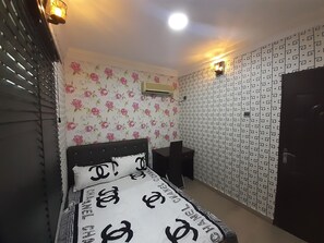 1 bedroom, iron/ironing board, WiFi