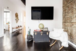Smart-TV og stereoanlegg