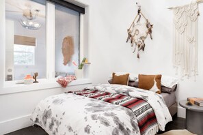 4 Schlafzimmer, Schreibtisch, Bügeleisen/Bügelbrett, Reisekinderbett