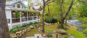 Creekfront Relaxation • Hot Tub • Incredible Porch • Near Town • Cozy Getaway