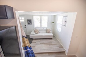 Smart TV - The Tiny House - Omaha's # 1 unique experience (Omaha)