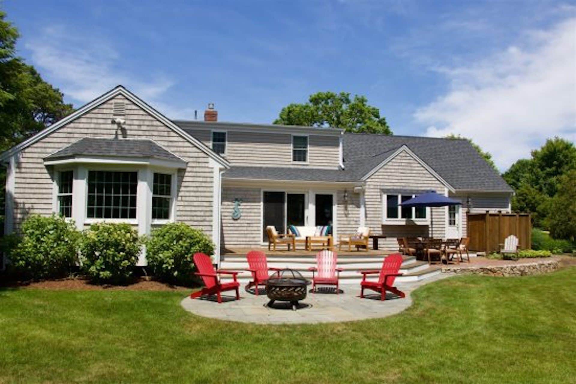 Gorgeous, Modern, Dog Friendly Chatham 4 Bedroom with Central AC
