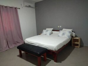 3 chambres, fer et planche à repasser, draps fournis