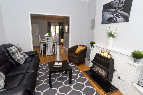Luxury 2 bedroom terraced home next to Bentley Motors.