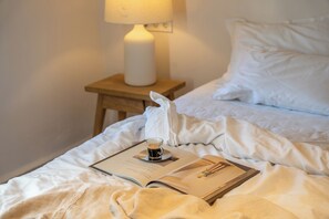 Traditional Cottage | Egyptian cotton sheets, premium bedding, individually decorated - The River House (Ula)