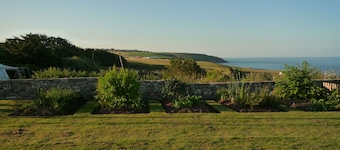 Detached Coastal Fisherman's Cottage with Amazing Sea Views.