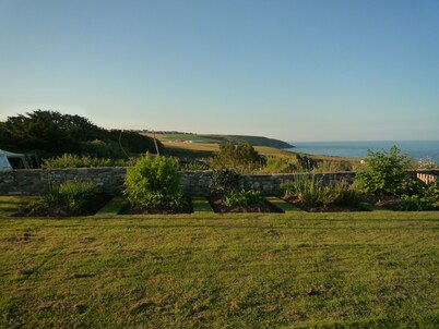 Detached Coastal Fisherman's Cottage with Amazing Sea Views.
