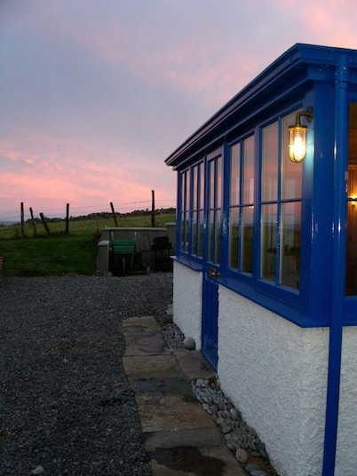 Detached Coastal Fisherman's Cottage with Amazing Sea Views.