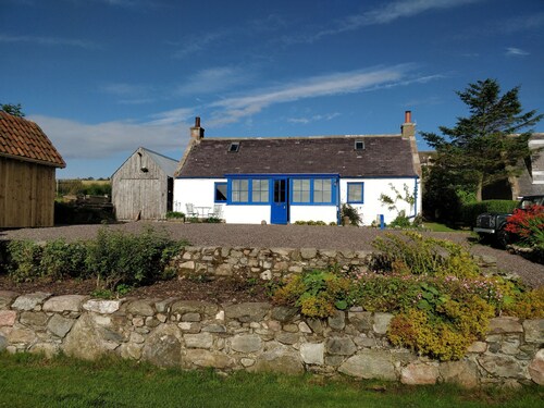 Detached Coastal Fisherman's Cottage with Amazing Sea Views.