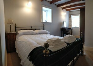 3 室のベッドルーム、アイロン / アイロン台、WiFi (無料)、ベッドシーツ