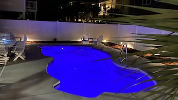 Utomhuspool och uppvärmd pool