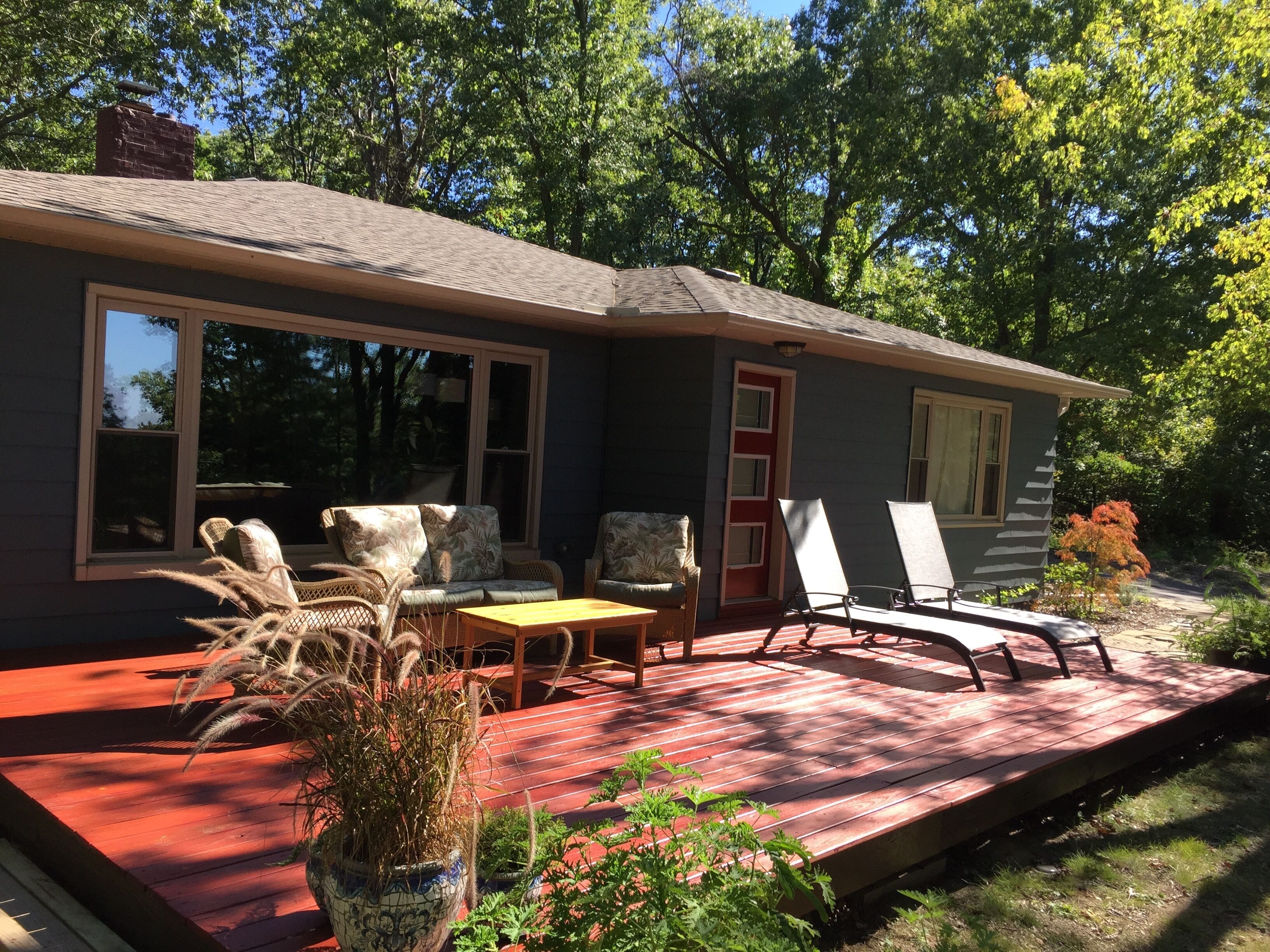 Norwood Cottage on lake Michigan, sleeps 6, dogs welcome