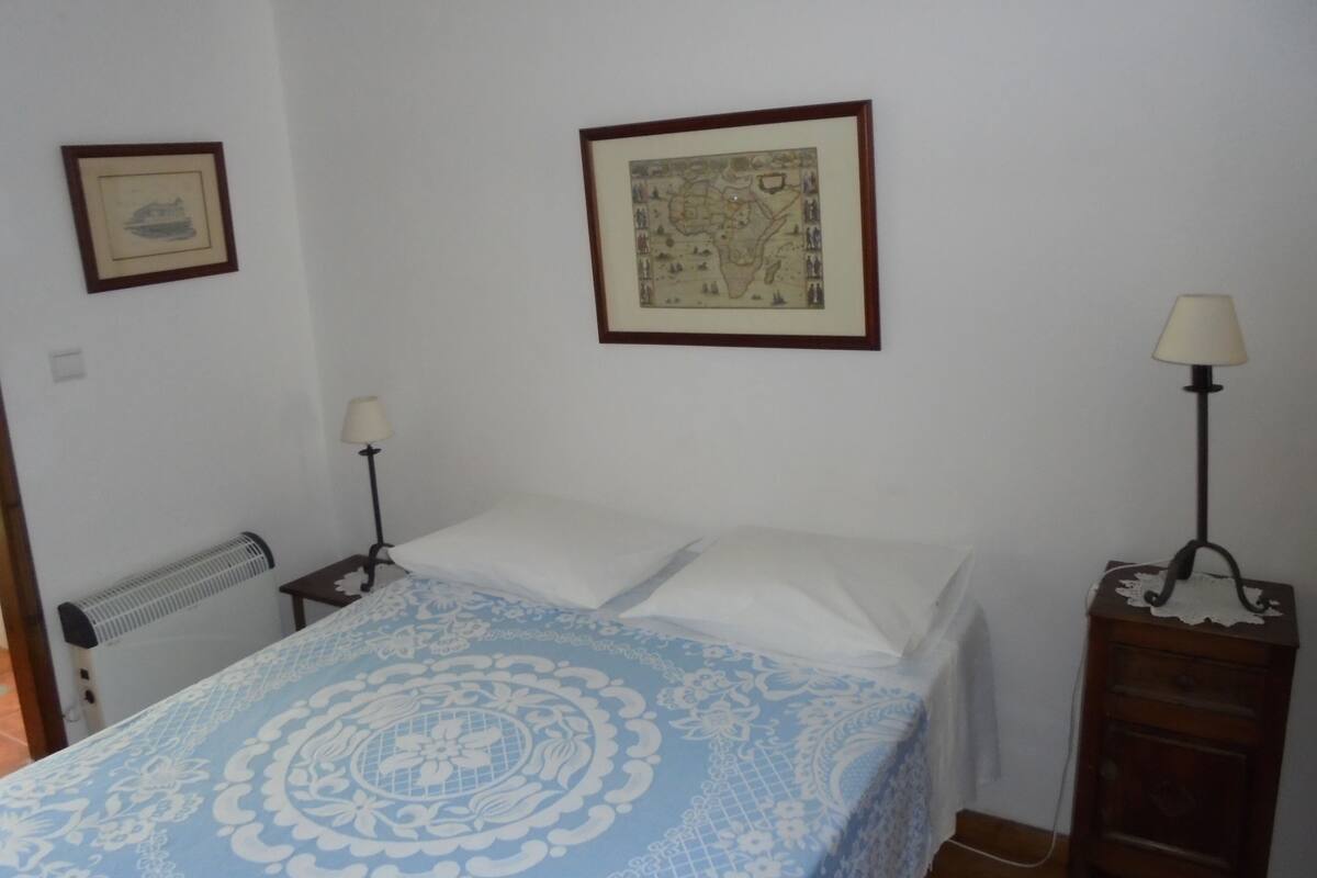 Traditional Double Room | Individually decorated, bed sheets