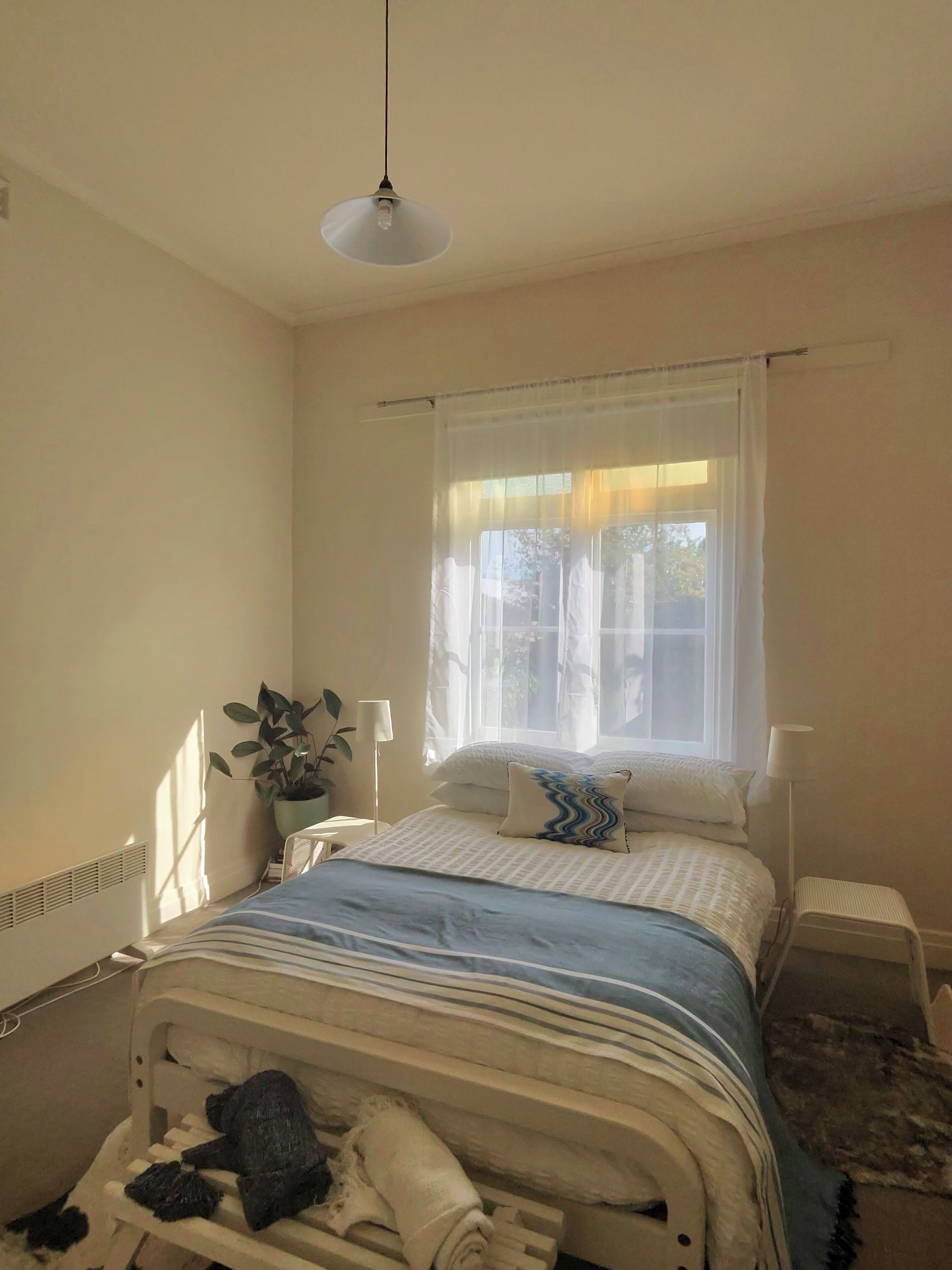 1 habitación, escritorio, tabla de planchar con plancha y wifi gratis 